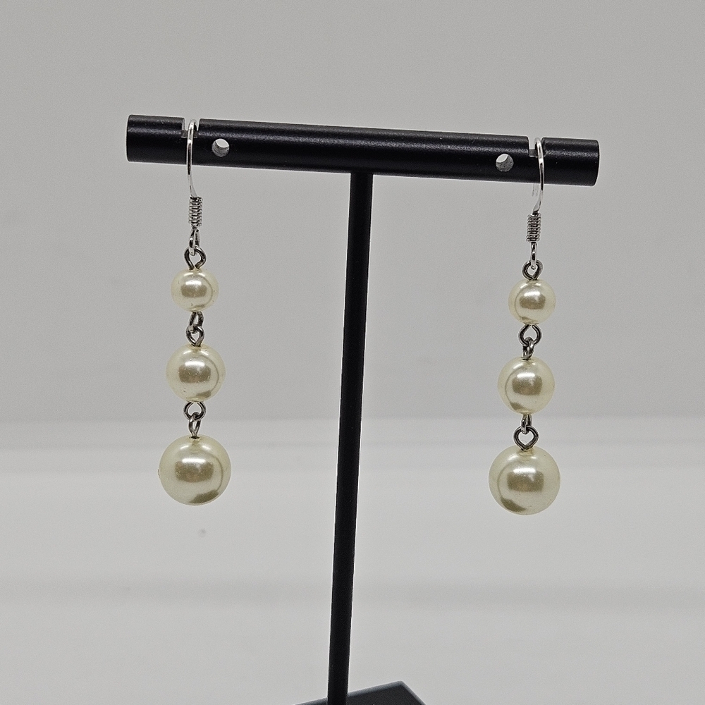 graduated faux pearl dangle earrings white